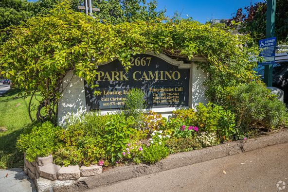 Plaza level, front of building, great exposure off lobby, private bathroom.